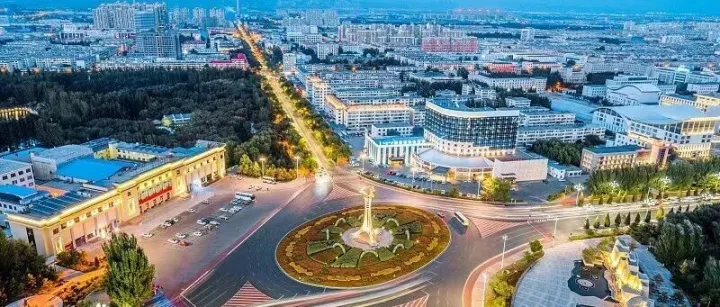 飞雪覆长街 橙甲护通途｜包头城市管家项目高效清雪保民生