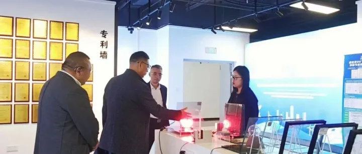 华泰证券南京财富中心总<em>经理</em>莅临南京圣博<em>威</em>碳科技