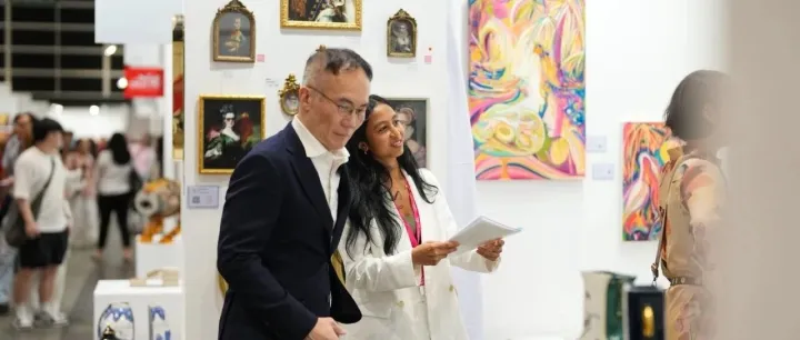 为什么选择在香港销售与展出艺术？