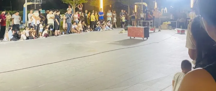 <em>别</em>围观，别<em>上当</em>！广东多个小区出现……