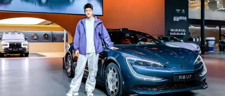 广州车展仰望<em>U</em>9X、<em>U</em>8L鼎世版、<em>U</em>7齐亮相，展现全面发展新格局