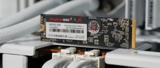 独立缓存就是香，金百达KP270硬盘狂飙7400MB/s，扩容优选