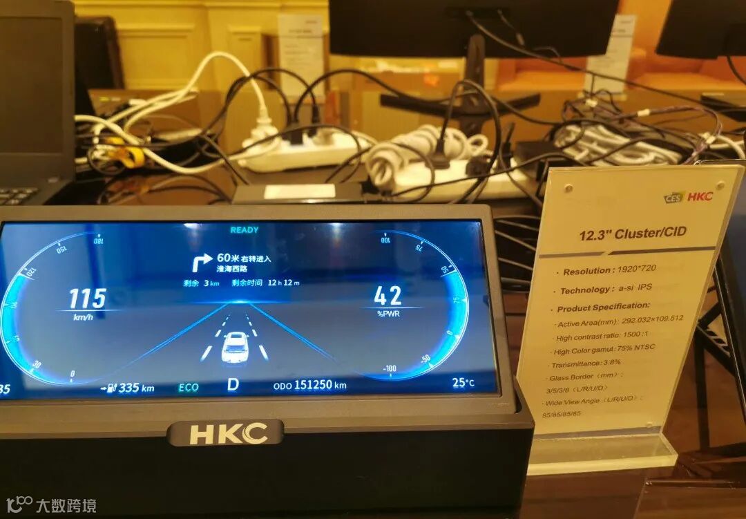 HKC 惠科展示全球首支 G8.6 代线智能手机产品和 Oxide NB 面板