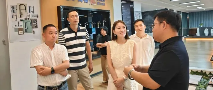 聚焦制造升级｜万华金融团队来访高格智控，深入一线探访创新成果