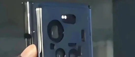 疑似小米 17 Ultra 曝光，后置三摄方案加持，镜组造型仍存悬念