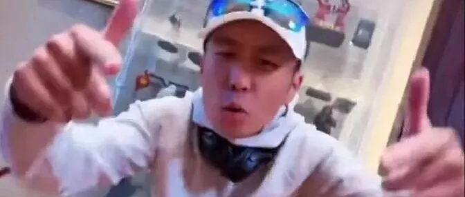 江苏小伙用AI算法做爸爸装，1458亿热卖成网红，抖音梗帮忙火出圈