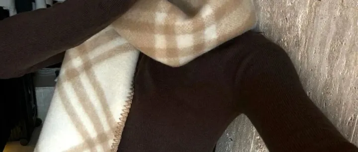 卷边圆领羊毛打底衫