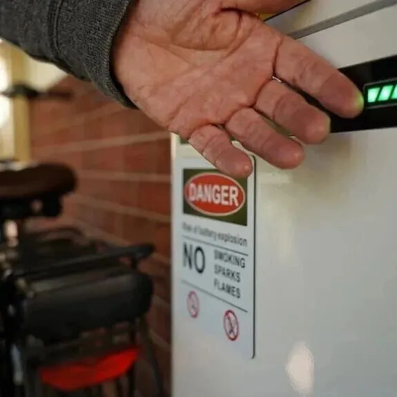 澳电池补贴政策$23亿预算半年见底，政府紧急调整！中企受影响，召回部分产品