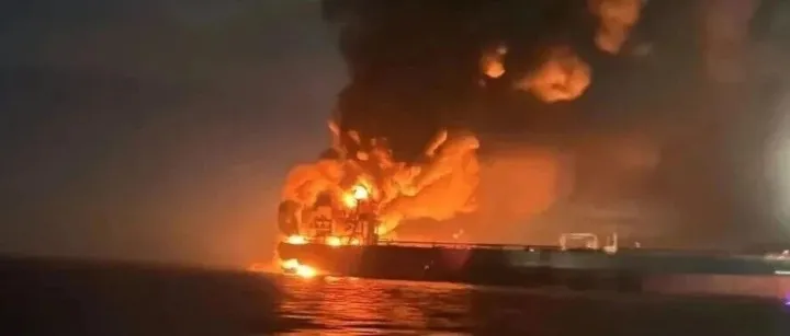 突发！货船遭无人机袭击着火