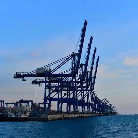 好望角型船期租租金因空头回补而小幅走高，而巴拿马型船和超大灵便型船市场继续下跌