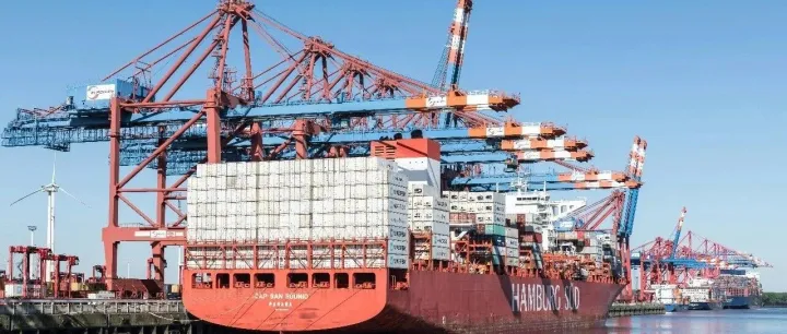 明年起300项钢铁产品出口需许可证；中越友谊关试行双向货运专用通道；墨将对华加征最高50%关税；欧盟将对跨境小包征收3欧元关税…