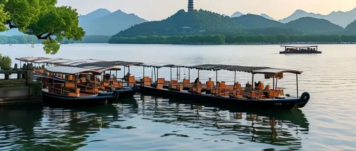 <em>五一</em>小长假，多地疯狂“抢<em>游客</em>”，从发消费券到减免门票