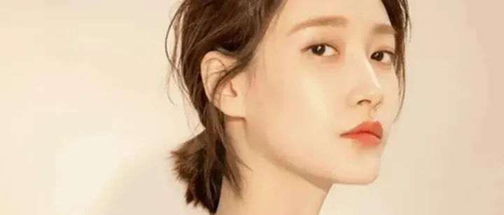 为何长相平平却资源不断？冯小刚评价一针见血，被低估的星二代