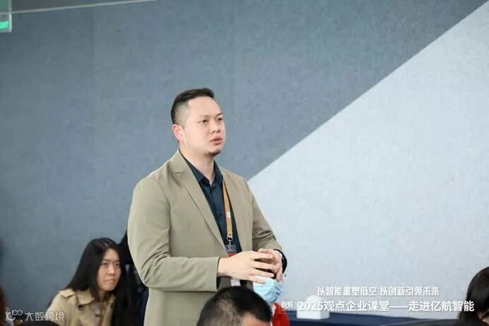 穿西装的男人和女人

AI 生成的内容可能不正确。