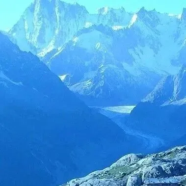 砍掉 90% 工时，反而多雇了人：AskTable 的“反自动化”胜利