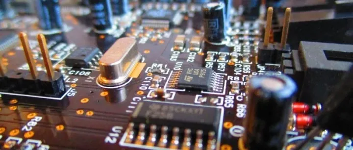 灼识观点 | 21世纪经济报道专访 CIC 灼识咨询董事总经理余怡然：碳化硅价格逐步企稳，8英寸量产与数据中心应用成关键变量