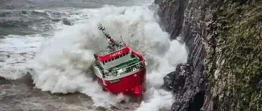 <em>船舶</em>大风浪搁浅触礁