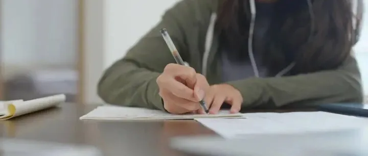 哈佛斯坦福教授最新研究：留学娃就业两极化，有人年入百万，有人被迫离开...