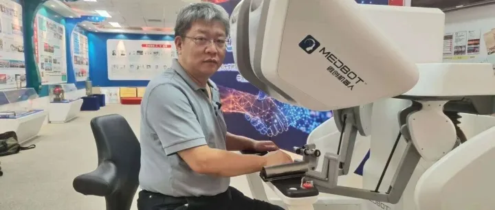 “全球首例”验证图迈®“全天候”远程手术能力！微创®机器人闪耀泌尿外科年度盛会CUA2025