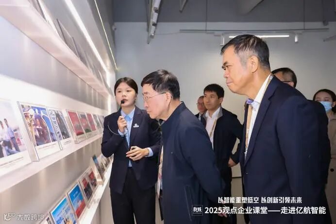 穿西装的男人站在一起

AI 生成的内容可能不正确。