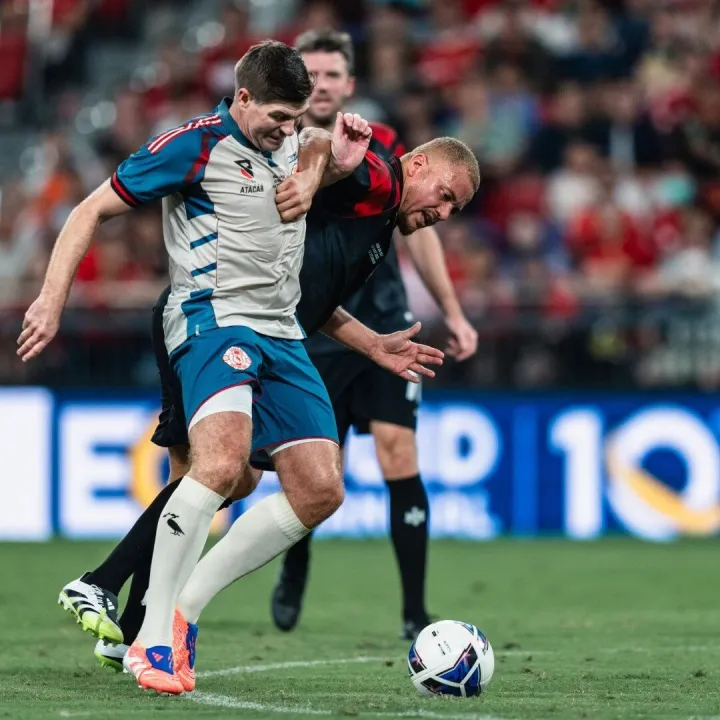 艾德金融現身啟德大球場雙紅會<em>傳</em><em>奇</em>對決