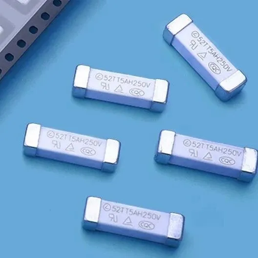 <em>52T</em> 20x5.45贴片保险丝