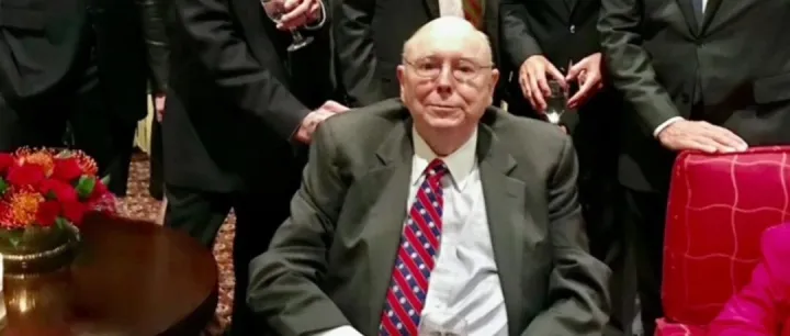 查理·芒格最后的灿烂岁月：他挥出了一记重拳，且大获全胜