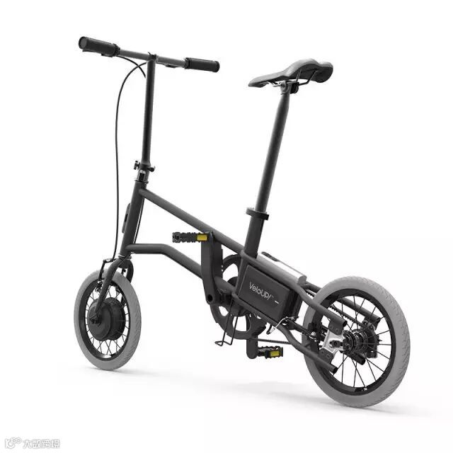 编辑区添加图片模板,点击图片区域可以更换图片。