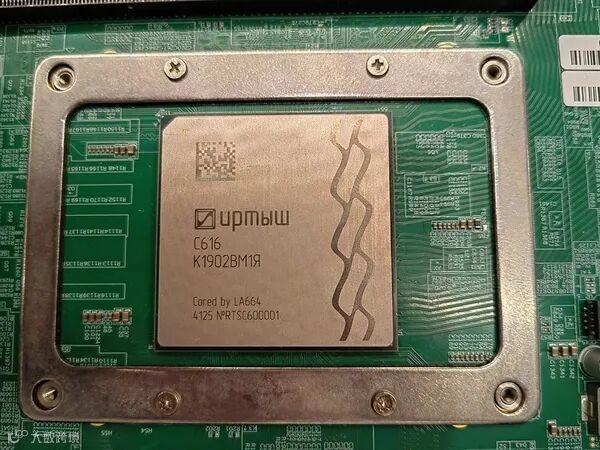 真正自主龙芯授权！俄罗斯全新CPU首次公开：最高64核心2.0GHz