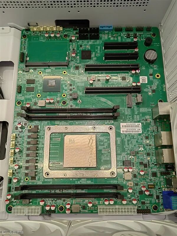 真正自主龙芯授权！俄罗斯全新CPU首次公开：最高64核心2.0GHz