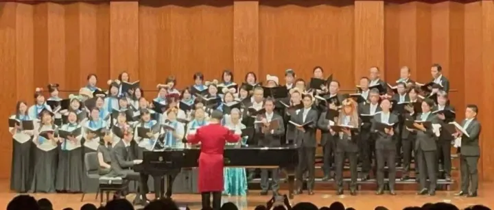 【読者の広場】上海コ<em>ー</em>ルプラタ<em>ナ</em>ス　ハ<em>ー</em><em>モ</em>ニ<em>ー</em>が生む笑顔の輪