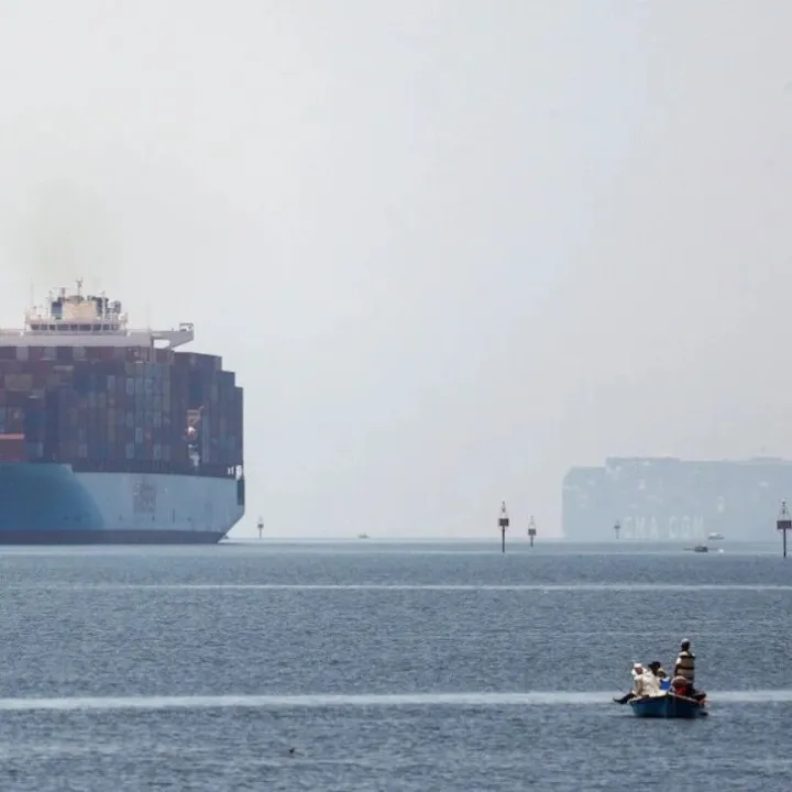 港口拥堵、运力洪流冲垮运价？苏伊士运河回归暗藏多少“变数”