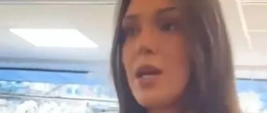 “芬兰小姐”用中文道歉：对不起，中国