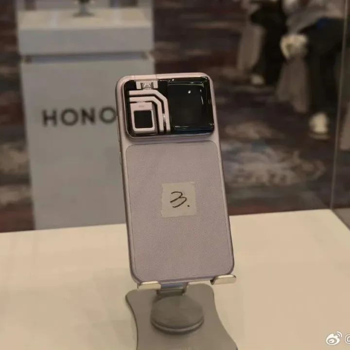 荣耀<em>Robot</em> Phone将于明年上半年量产