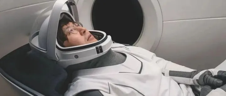 那个叫王纯的男人上太空了