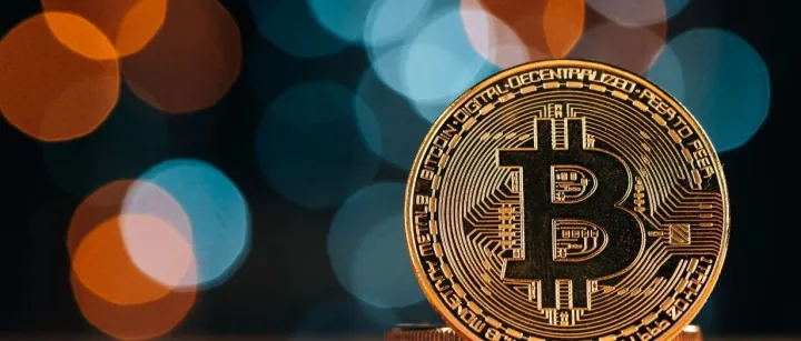 10 月 23 日，特朗普赦免 <em>Binance</em> 创始人 CZ。