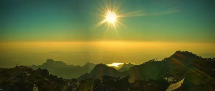 冬日泰山：光影里的鎏金诗篇