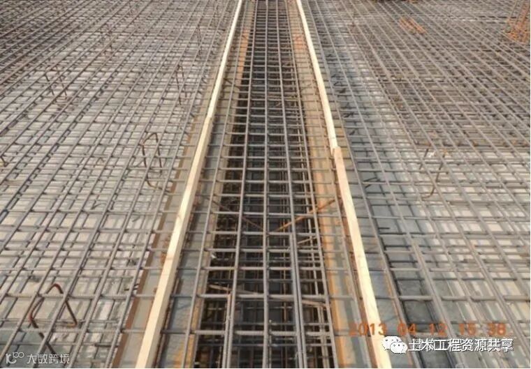 底板后浇带止水钢板开口向下还是向上?_1