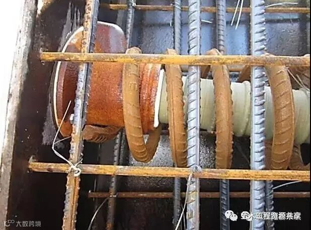 后张法预应力箱梁施工做法细节展示-锚垫板与波纹管贴严