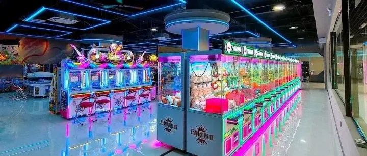 巴林左旗投资近200万的万利动漫城 新店开业 有转发积攒活动 就在天冠购物中心三楼，快来体验！