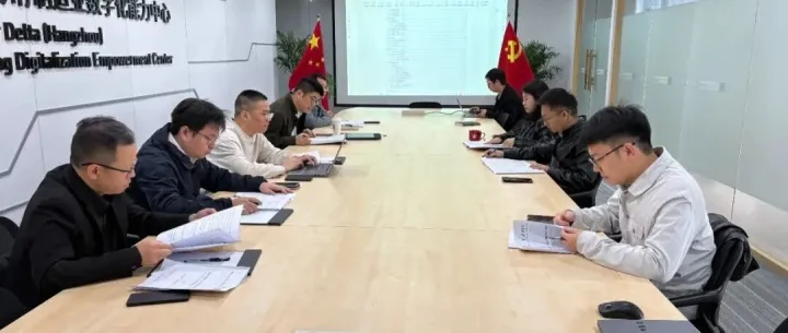 <em>中心</em>动态 |《化纤行业人工智能<em>技术</em>场景应用指南》团体标准评审会在<em>能力</em><em>中心</em>顺利举行