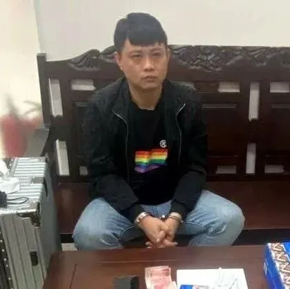 一名中国人在入境越南时被抓获，行李中藏匿疑似毒品