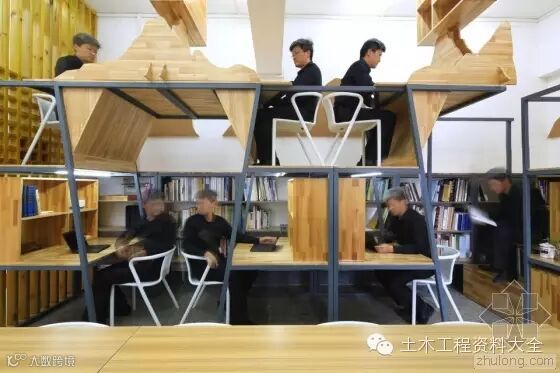 你见过这样的工作室么?办公还要爬上两层!