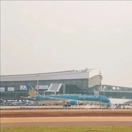 越南最大飞机降落隆城机场，为2026年全面商业运营奠定基础