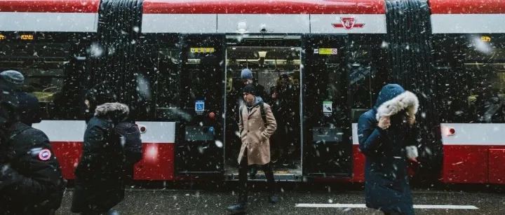 加拿大临时居民遭“清退”，企业家工签成为“政府背书”的稳定通道