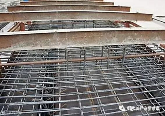 后张法预应力箱梁施工做法细节展示-内模固定压杆