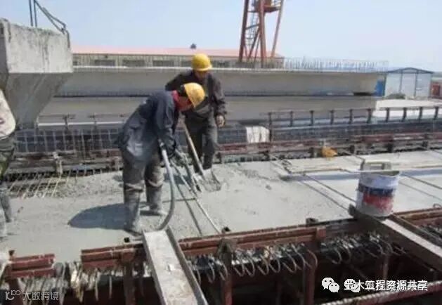 后张法预应力箱梁施工做法细节展示-振捣混凝土