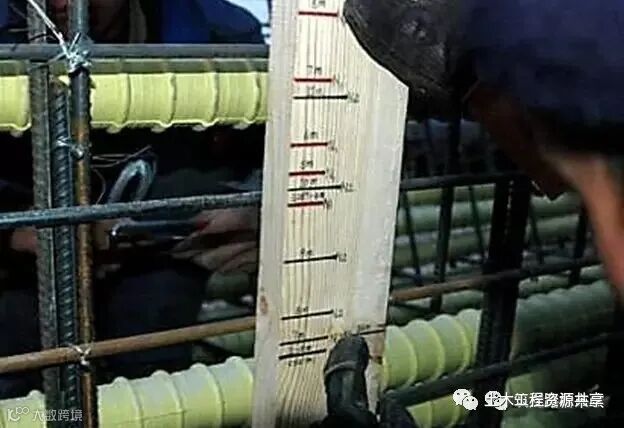 后张法预应力箱梁施工做法细节展示-波纹管竖向坐标定位尺