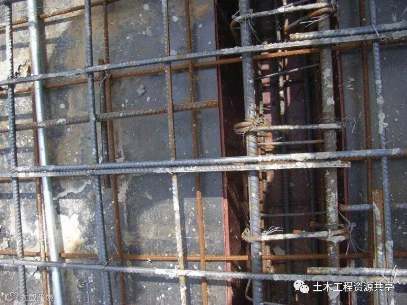 楼板钢筋绑扎不到位,扣数不足.jpg