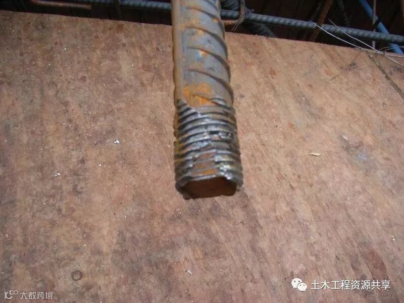 已使用的钢筋直螺纹丝口存在断丝现象.jpg